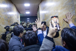 특집계엄령박미소02.jpg