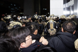 특집계엄령박미소05.jpg