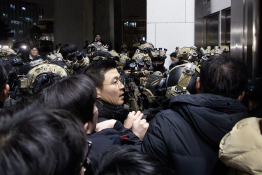 특집계엄령박미소06.jpg