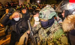 20241203 비상계엄령 국회의사당 군사경찰 군인 ICIB9753.jpg