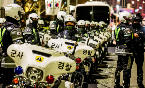 20241203 비상계엄령 국회의사당 군사경찰 군인 EOU_0968.jpg