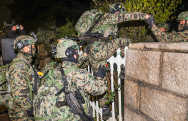20241203 비상계엄령 국회의사당 군사경찰 군인 ICIB9551.jpg