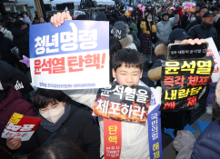 탄핵에 기뻐하는 시민들4.jpg