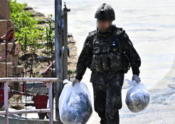 5월 뉴스 홍기웅(2) 쓰레기풍선 잔해.jpg